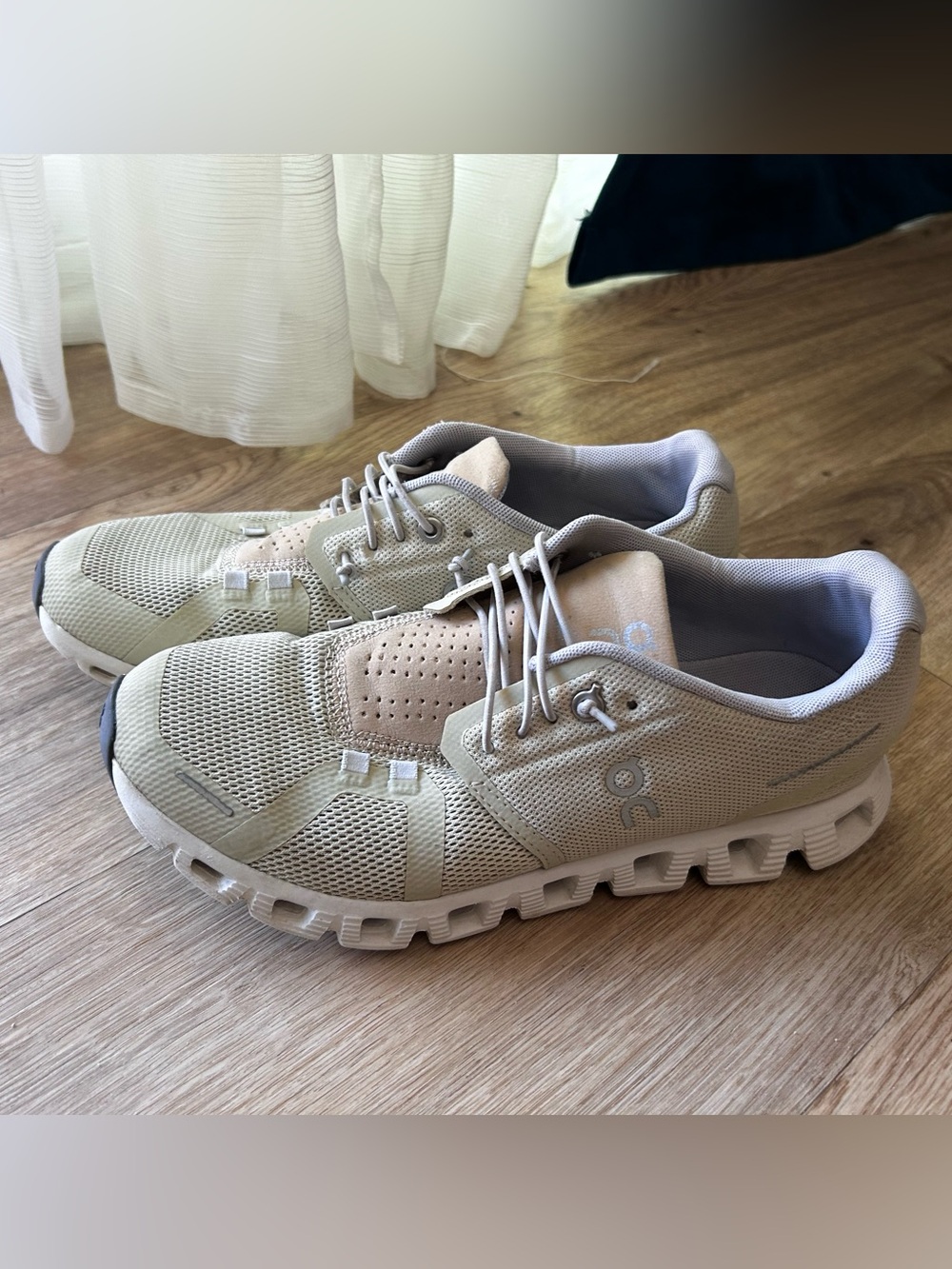 On Cloud 5 Running Shoe (Women)
HAZE/SAND, Size 8